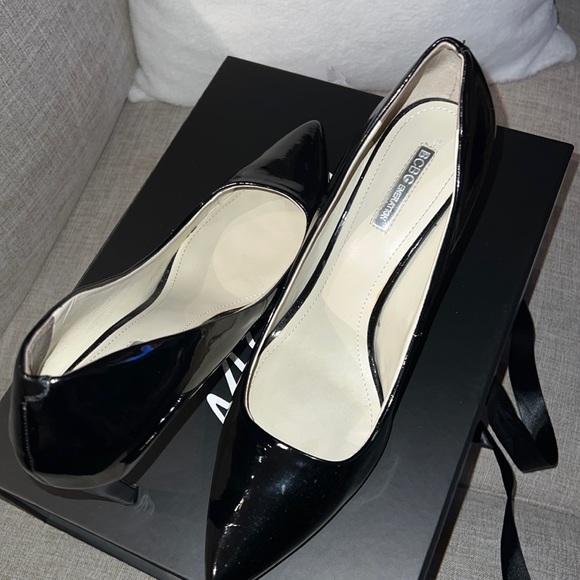 BCBG pointed toe heels - Picture 1 of 4